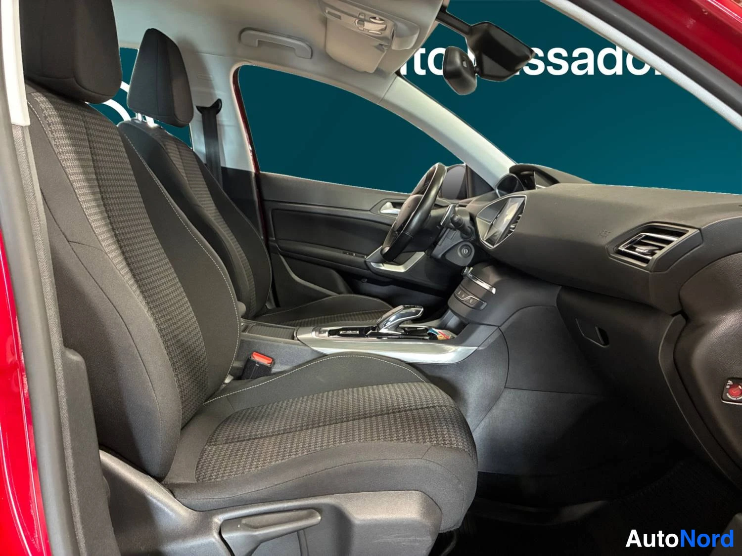 Punainen Peugeot 308 2019, ohjaamo, kuva 10