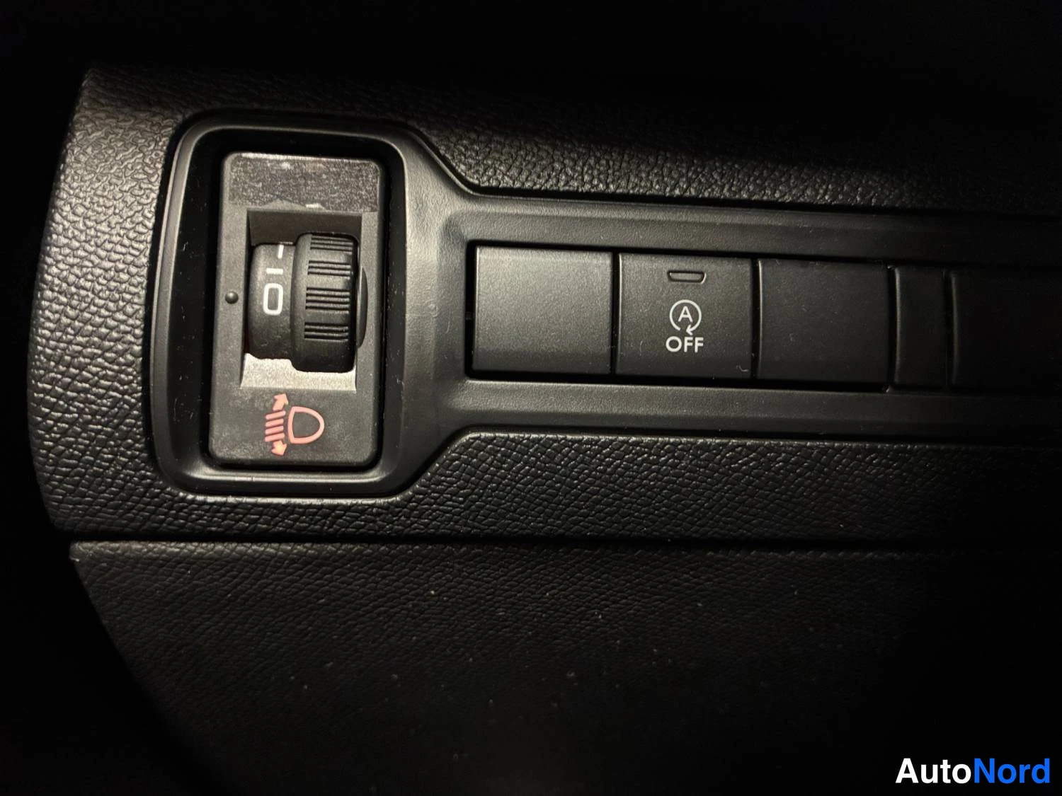 Punainen Peugeot 308 2019, yksityiskohta, kuva 27