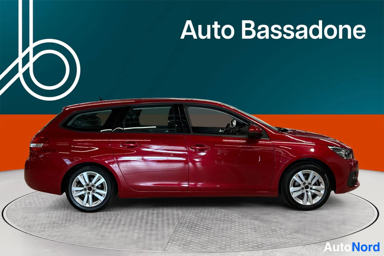 Punainen Peugeot 308 2019, sivulta, kuva 5