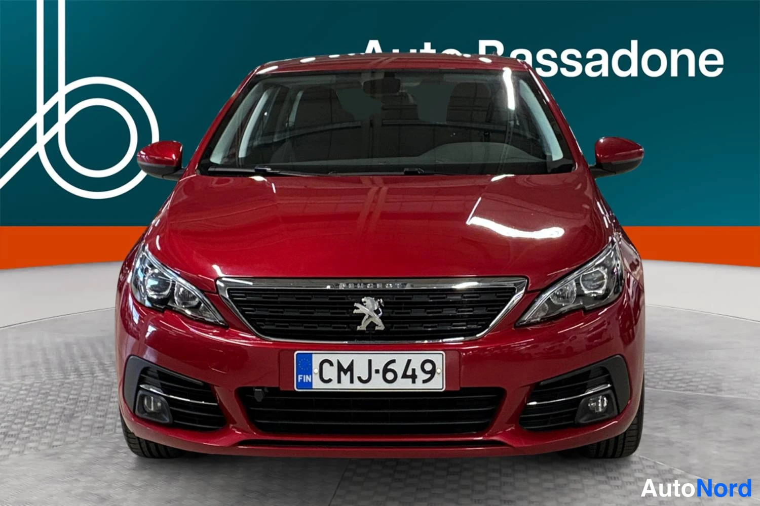 Punainen Peugeot 308 2019, edestä, kuva 4