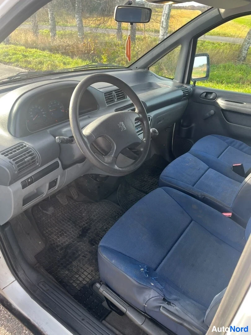 Valkoinen Peugeot Expert 2005, etuistuimet, kuva 5
