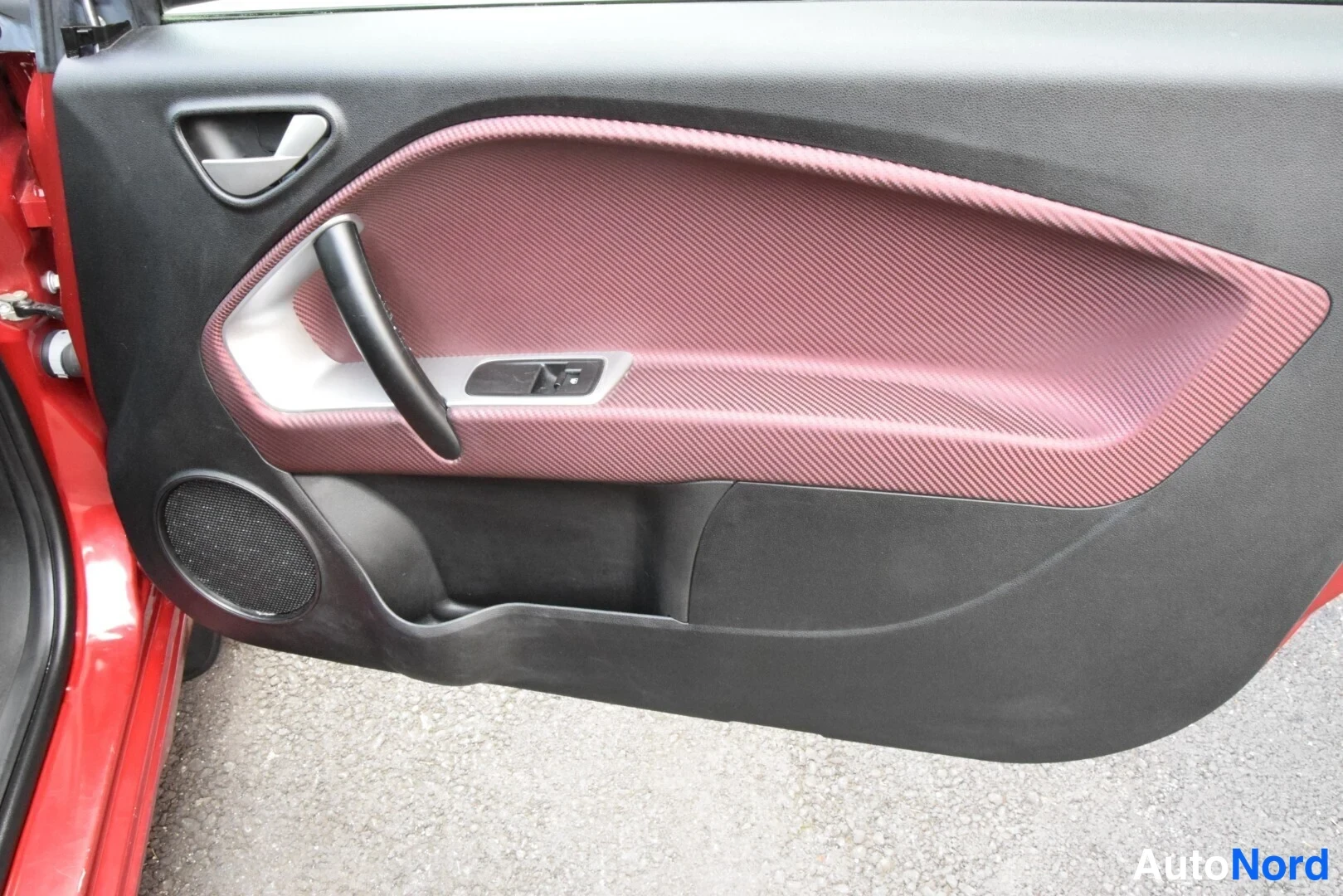 Punainen Alfa Romeo Mito 2010, yksityiskohta, kuva 17