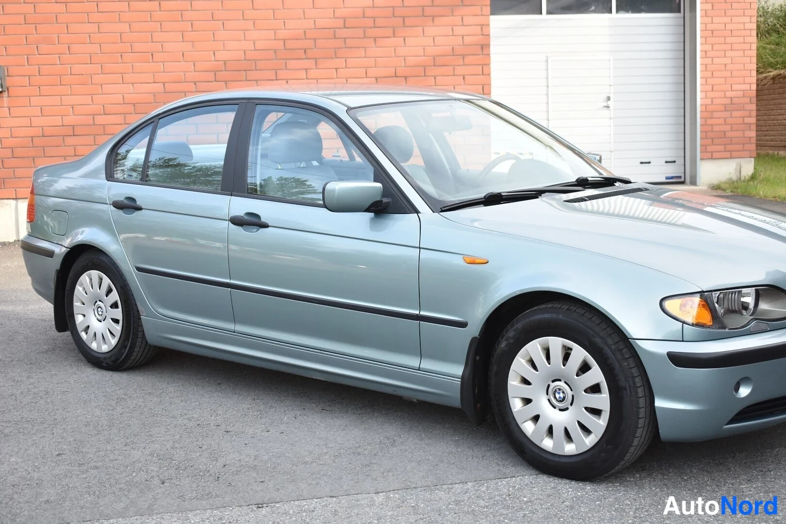 Harmaa BMW 316i 2003, etuviisto, keula oikealle, kuva 5