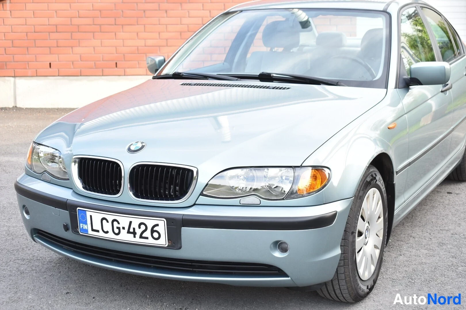 Harmaa BMW 316i 2003, etuviisto, keula vasemmalle, kuva 2