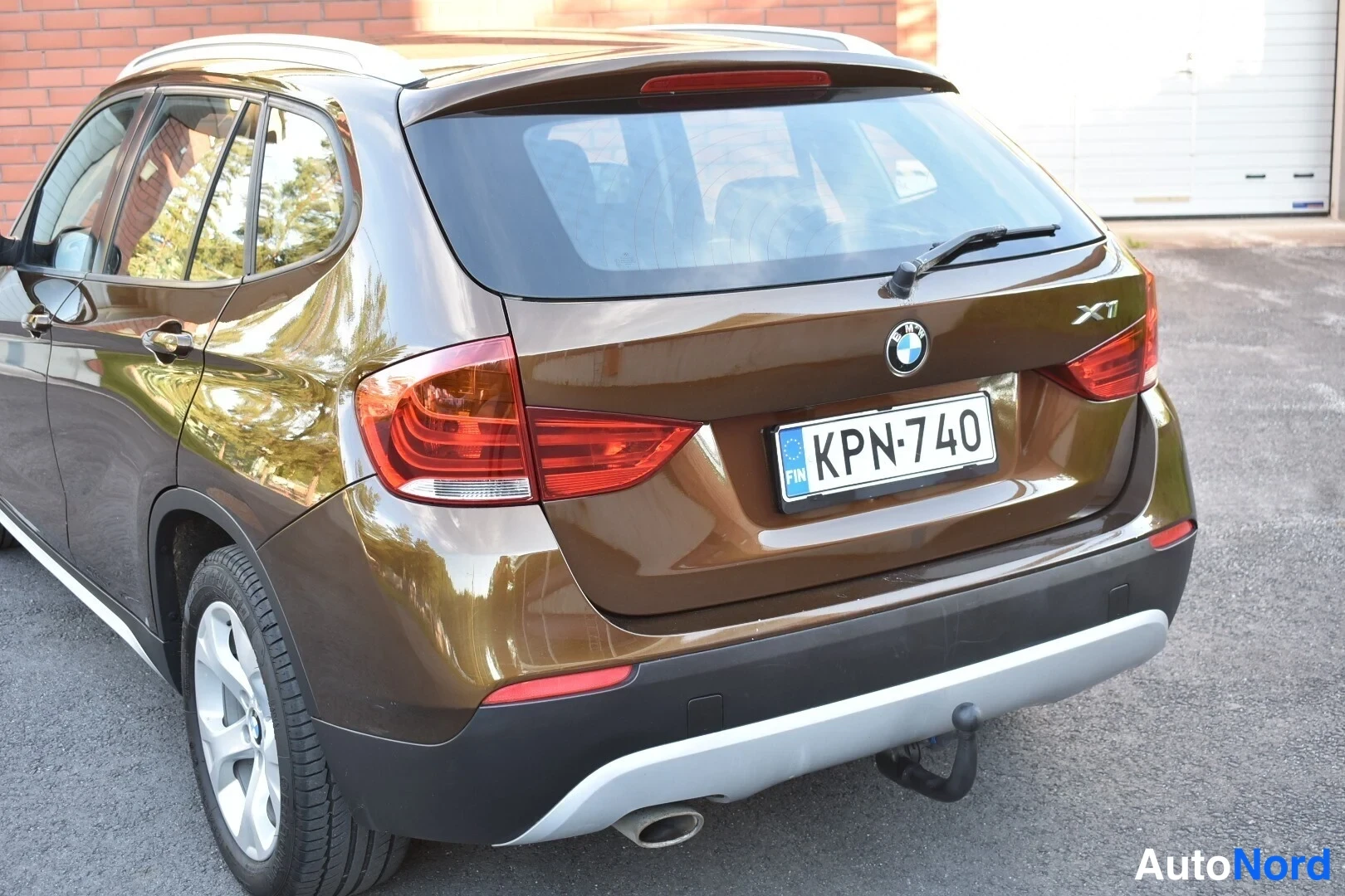 Ruskea BMW X1 2011, takaviisto, kuva 8