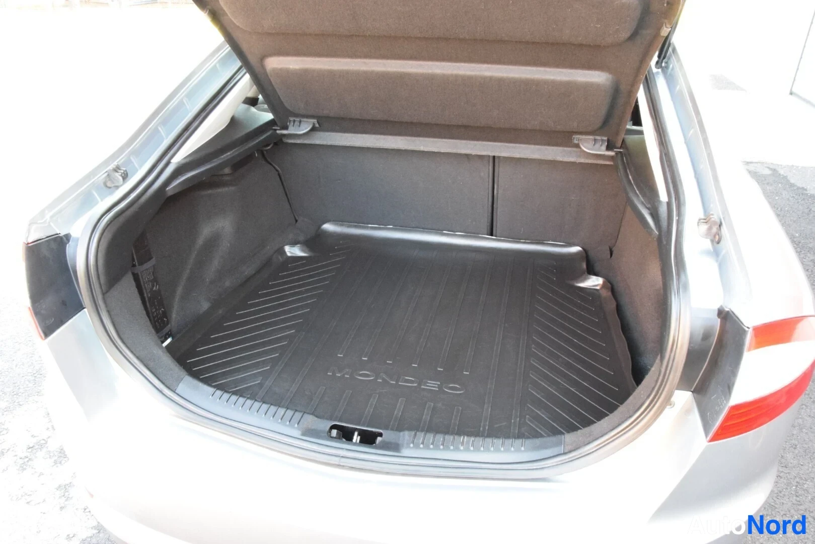 Harmaa Ford Mondeo 2009, tavaratila, kuva 17