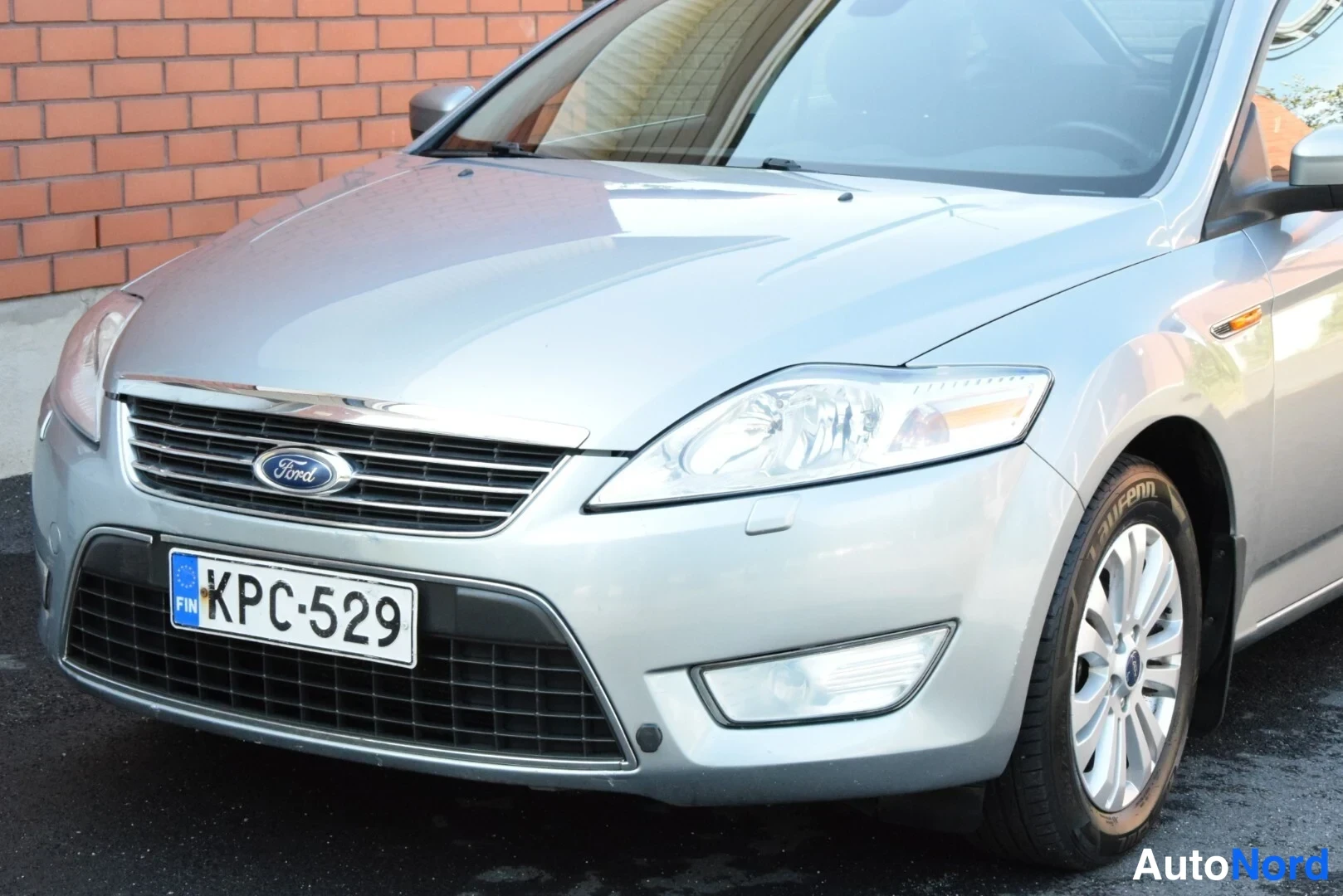 Harmaa Ford Mondeo 2009, edestä, kuva 3