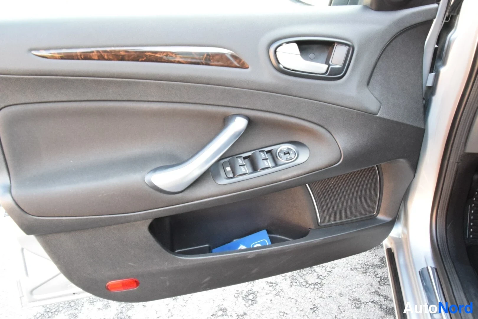 Harmaa Ford Mondeo 2009, yksityiskohta, kuva 18