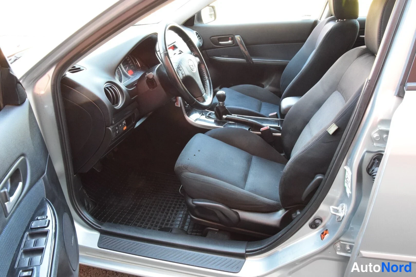 Hopea Mazda 6 2007, ohjaamo, kuva 8