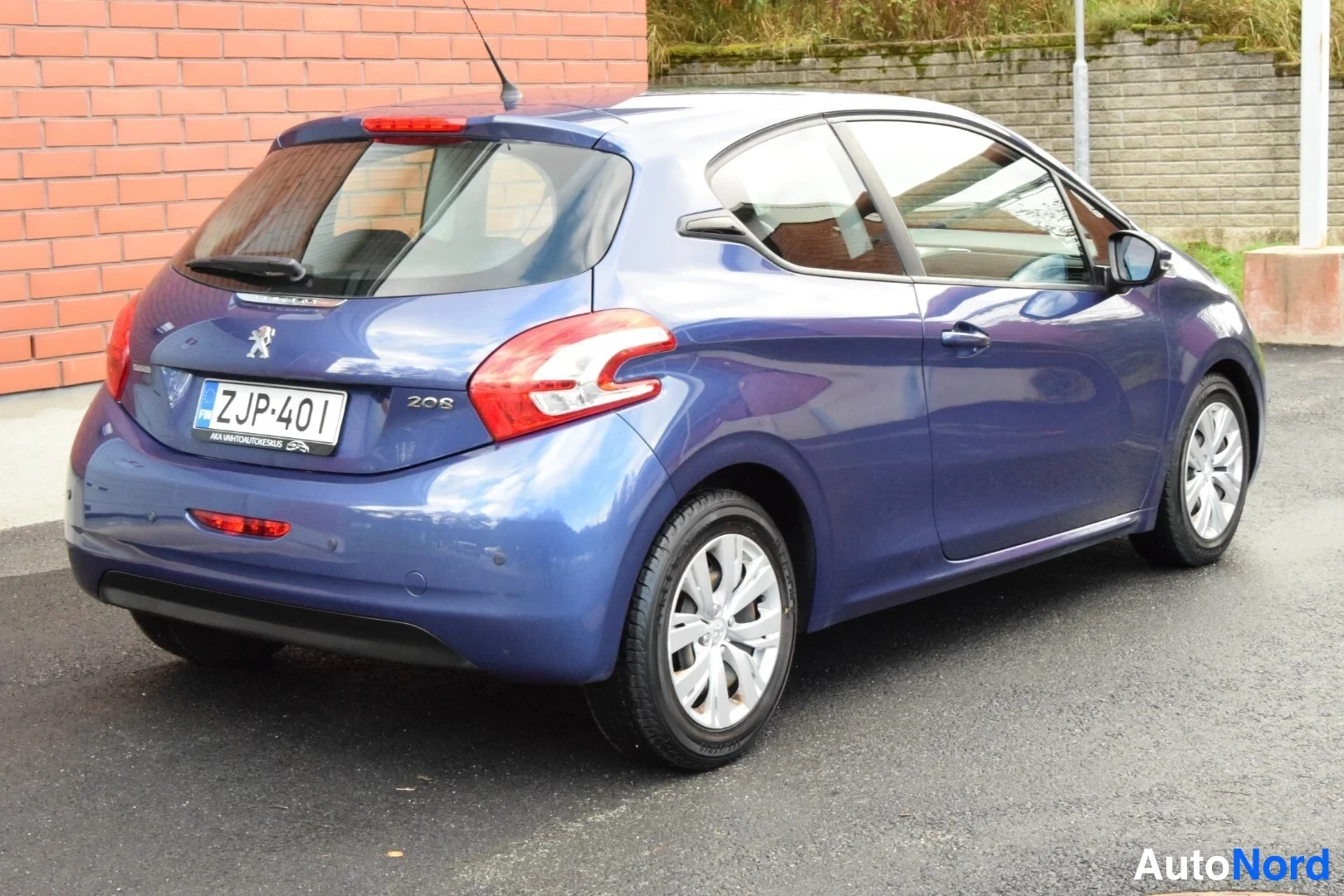 Sininen Peugeot 208 2012, takaviisto, kuva 6