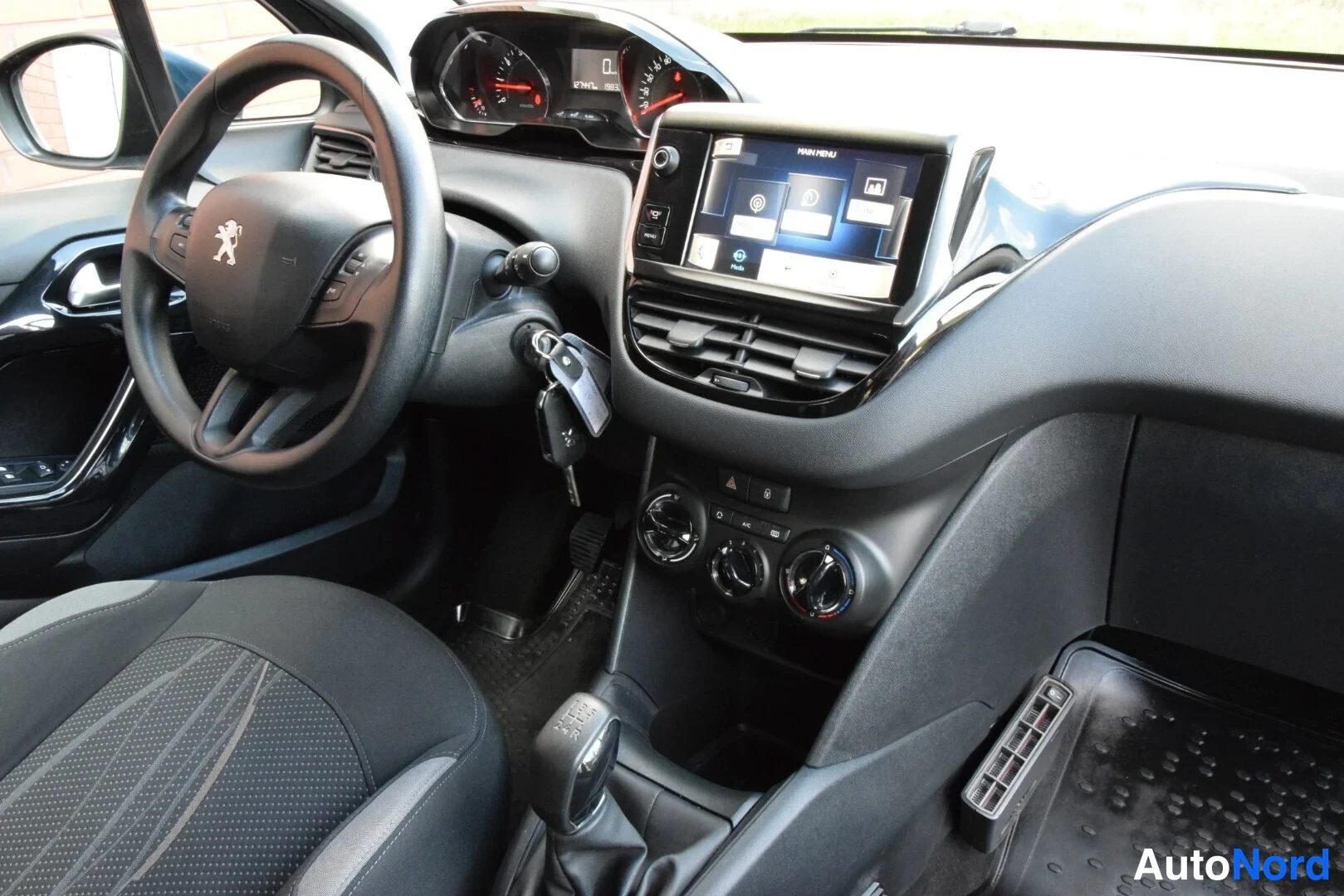 Sininen Peugeot 208 2012, ohjaamo, kuva 11