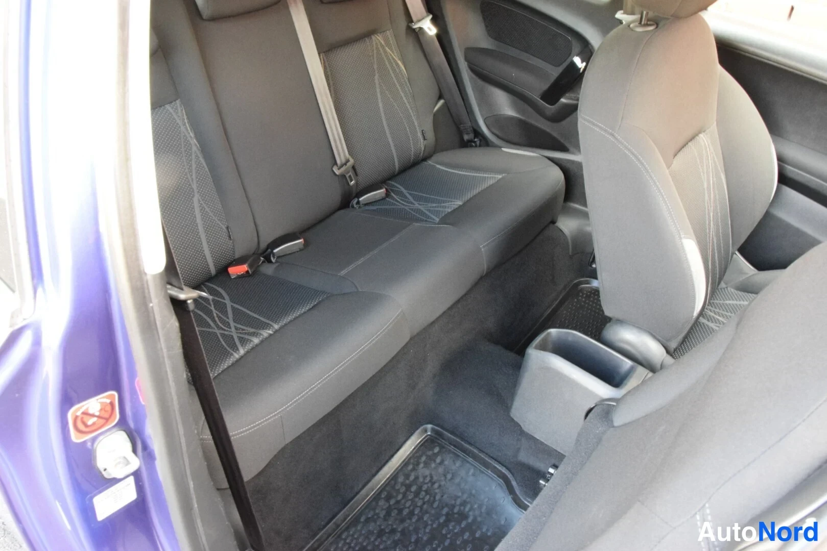 Sininen Peugeot 208 2012, takaistuimet, kuva 16