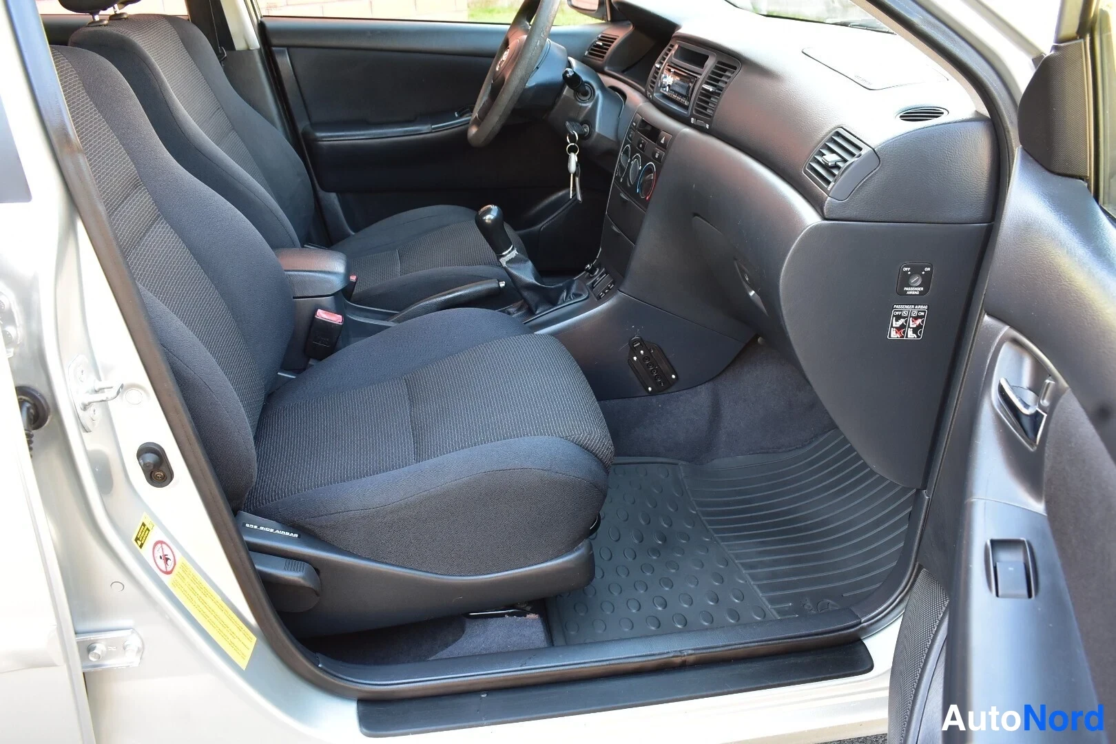 Beige Toyota Corolla 2006, ohjaamo, kuva 9