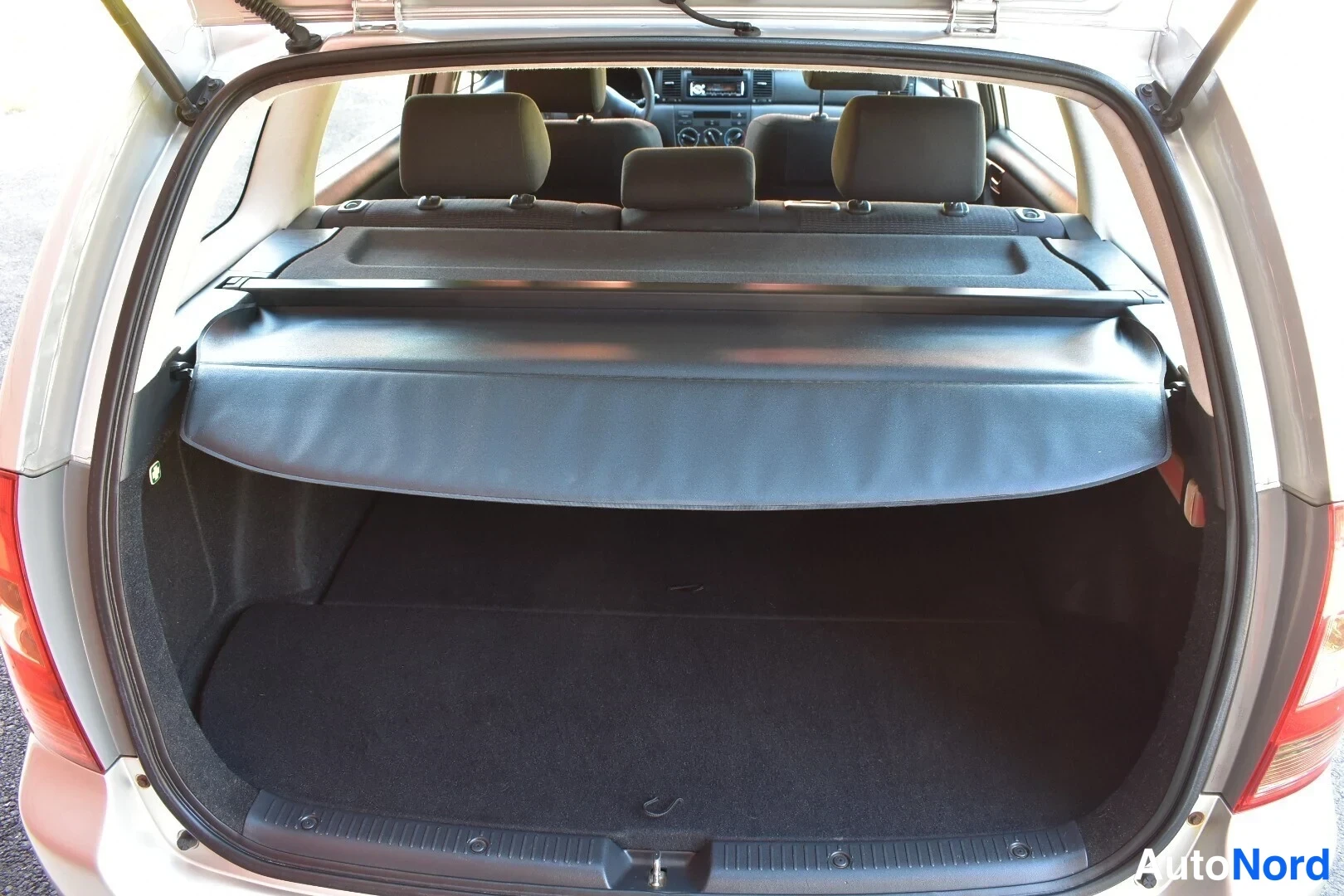 Beige Toyota Corolla 2006, tavaratila, kuva 13