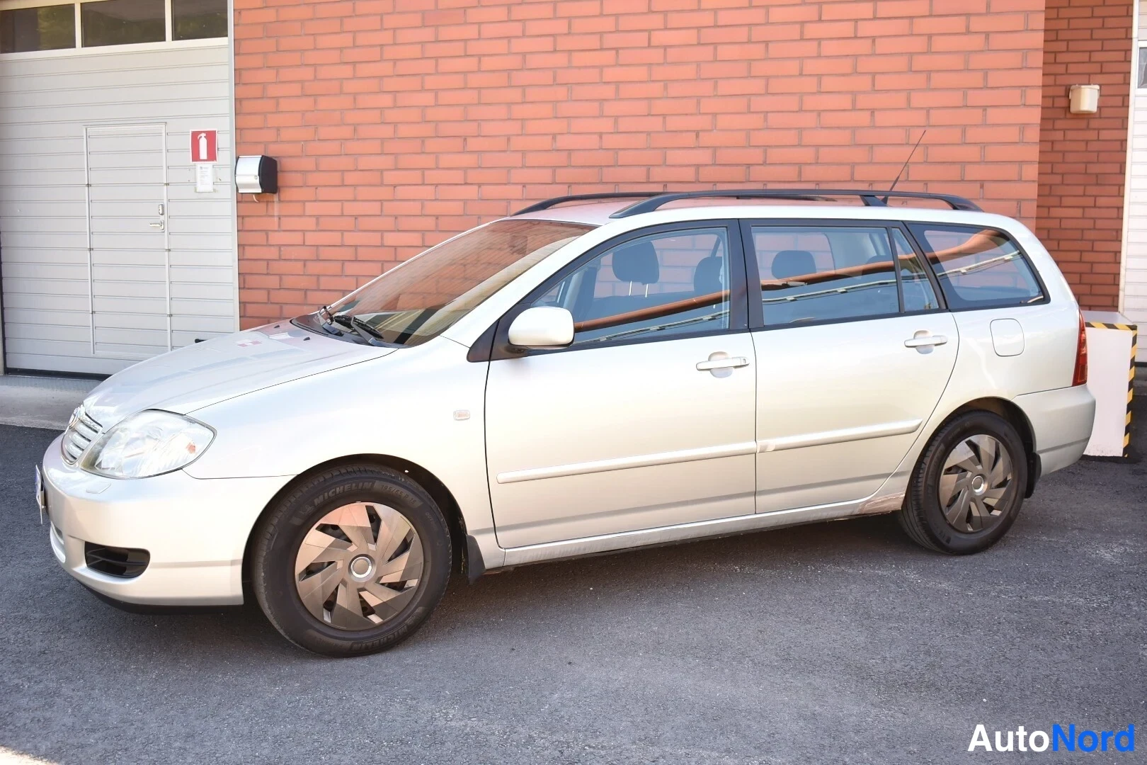 Beige Toyota Corolla 2006, etuviisto, keula vasemmalle, kuva 2