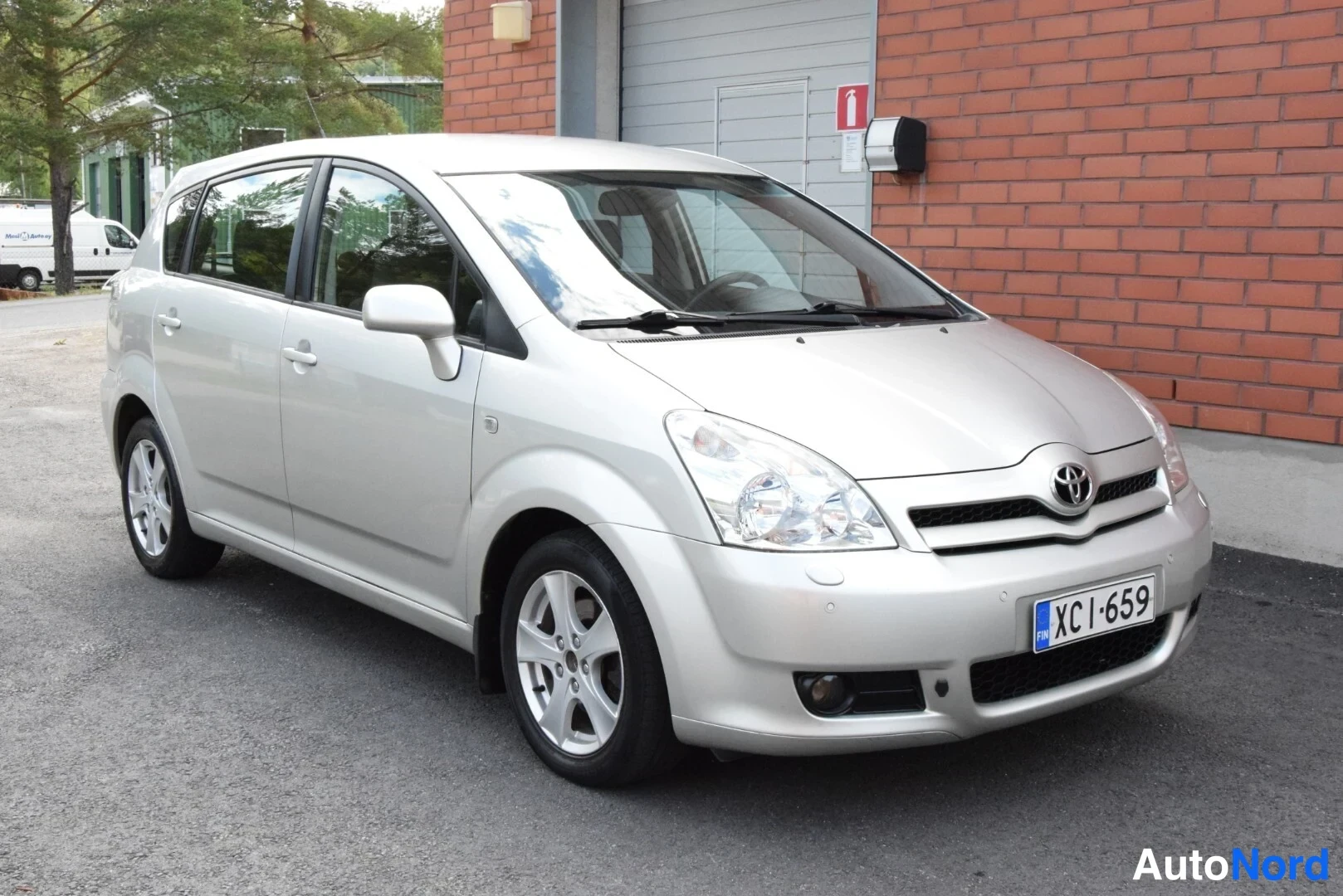 Beige Toyota Corolla Verso 2006, etuviisto, keula oikealle, kuva 3