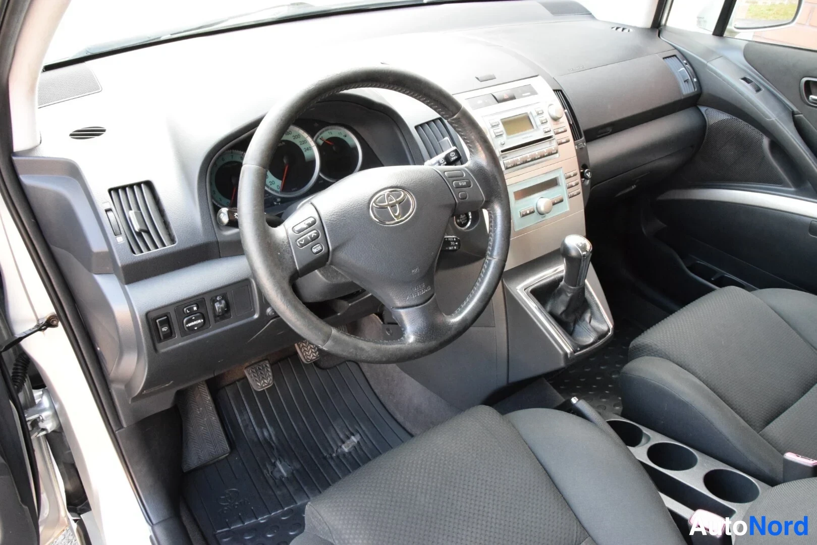 Beige Toyota Corolla Verso 2006, ohjaamo, kuva 10