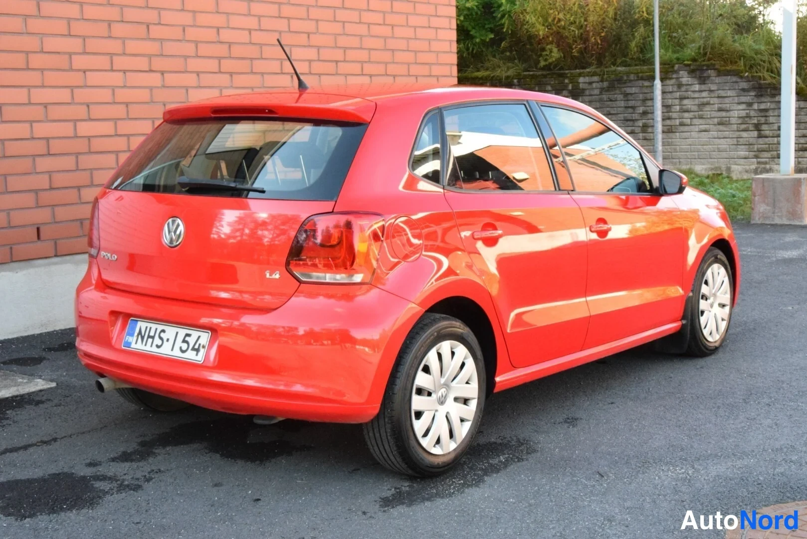 Punainen Volkswagen Polo 2010, takaviisto, kuva 7