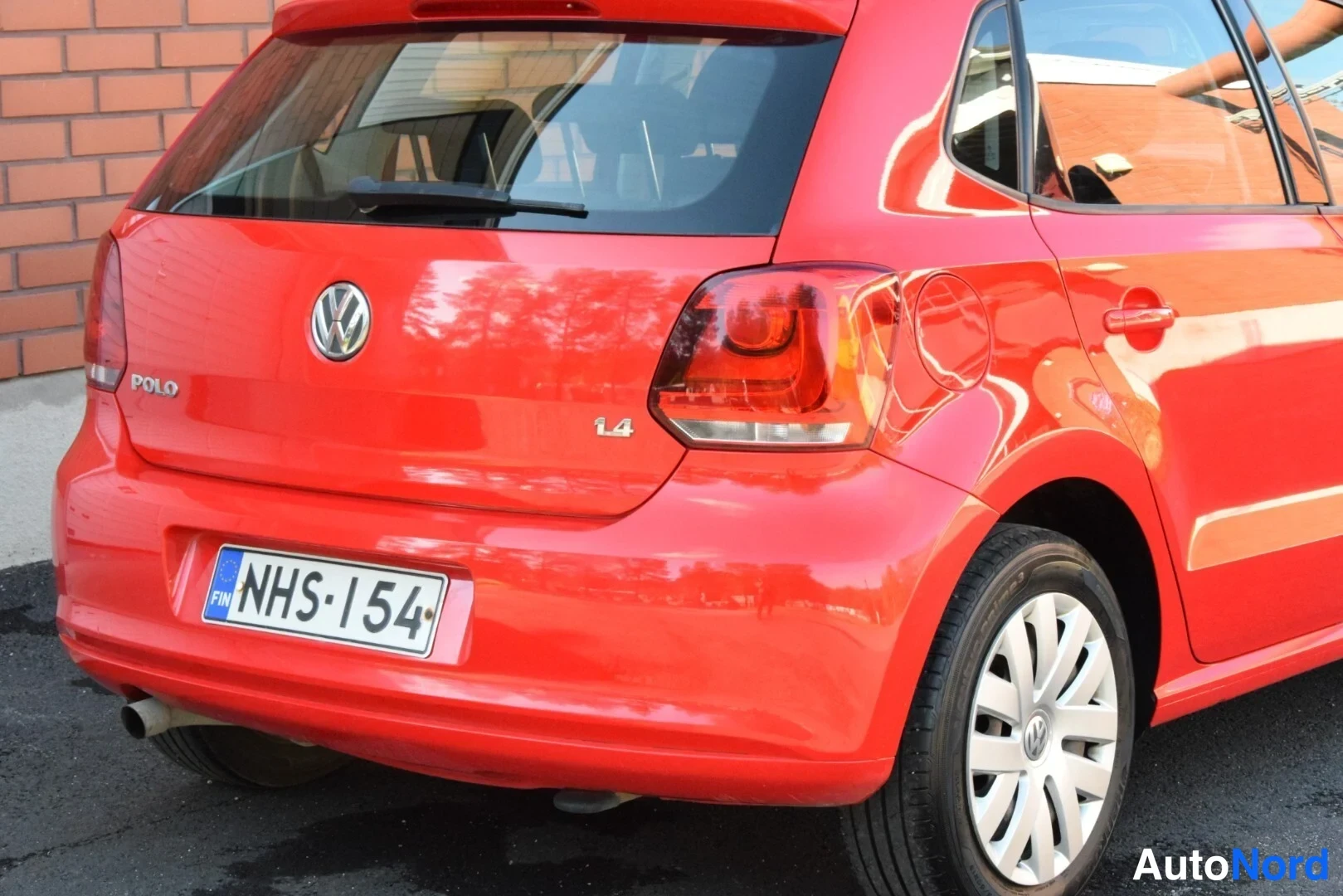 Punainen Volkswagen Polo 2010, takaviisto, kuva 9
