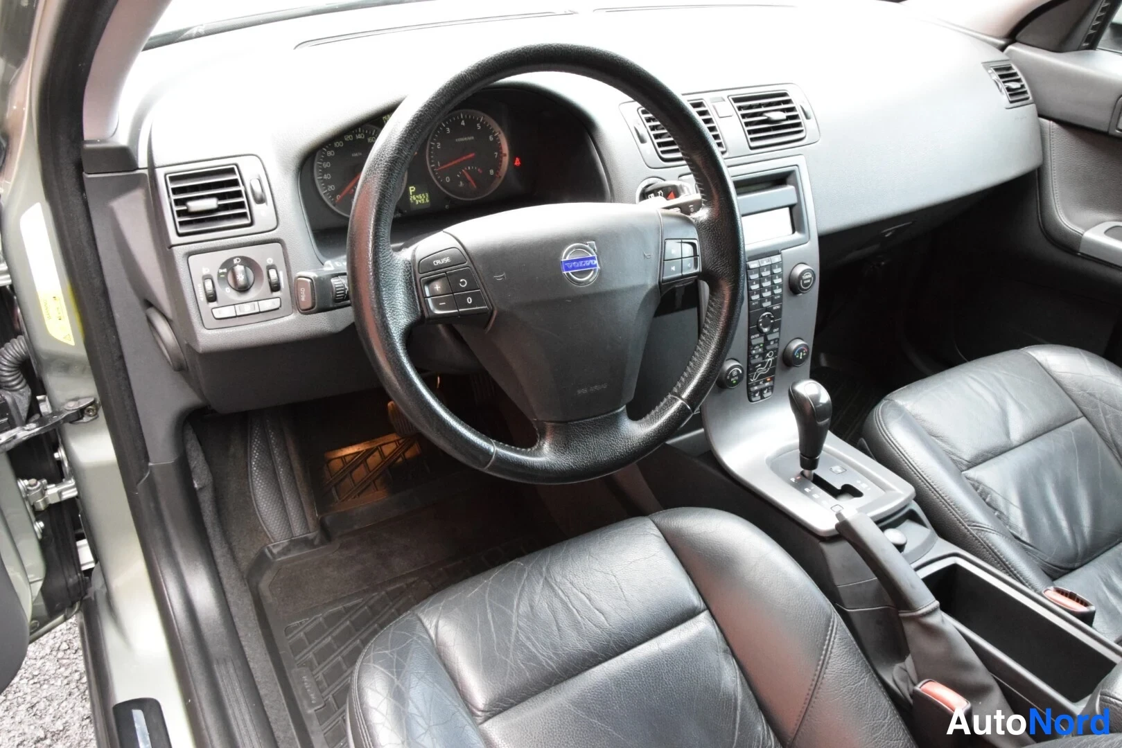 Beige Volvo V50 2007, ohjaamo, kuva 10