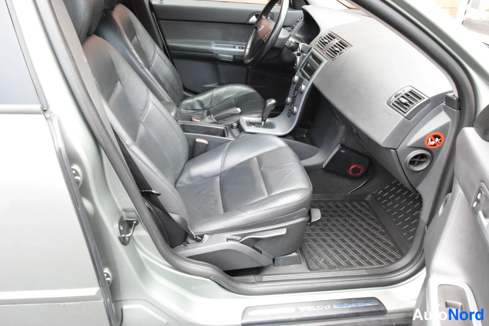 Beige Volvo V50 2007, sivulta, kuva 6