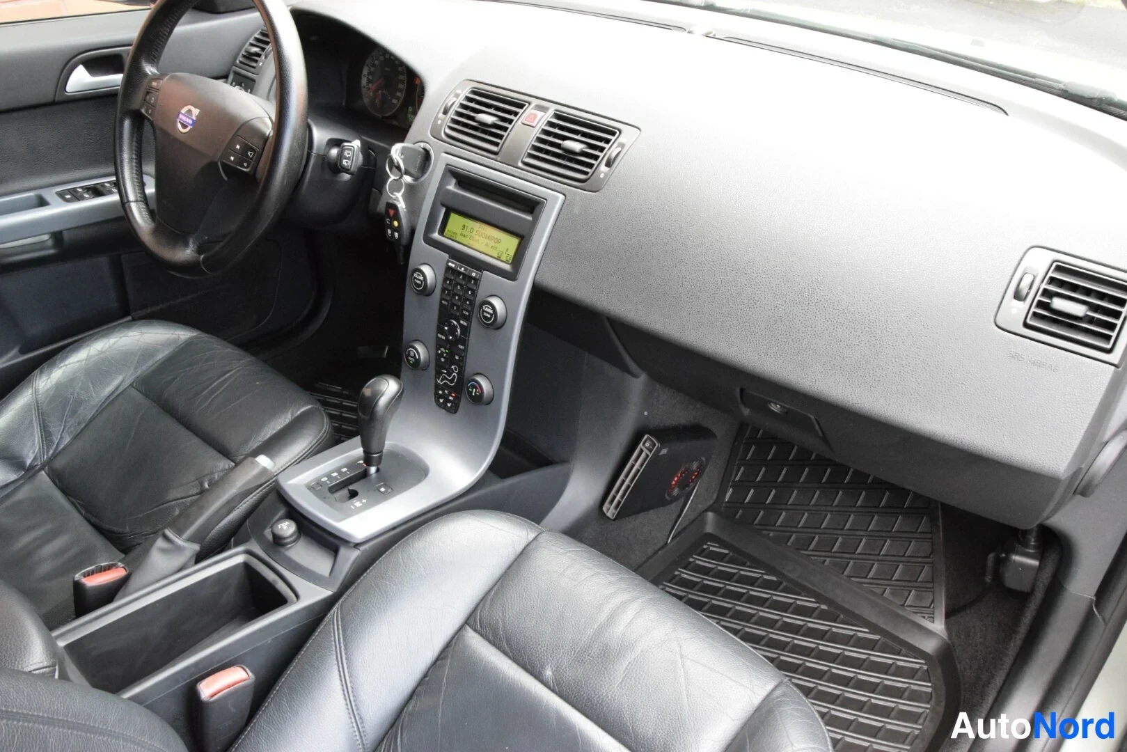 Beige Volvo V50 2007, ohjaamo, kuva 11