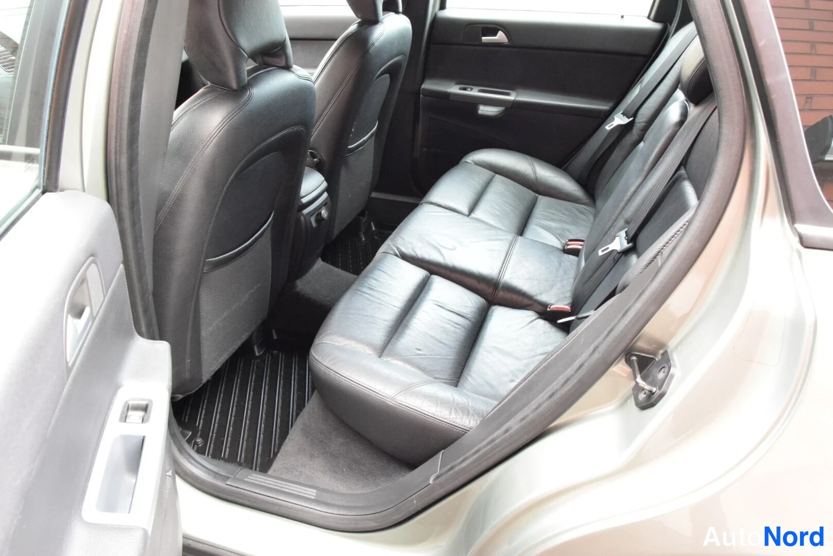 Beige Volvo V50 2007, takaistuimet, kuva 14