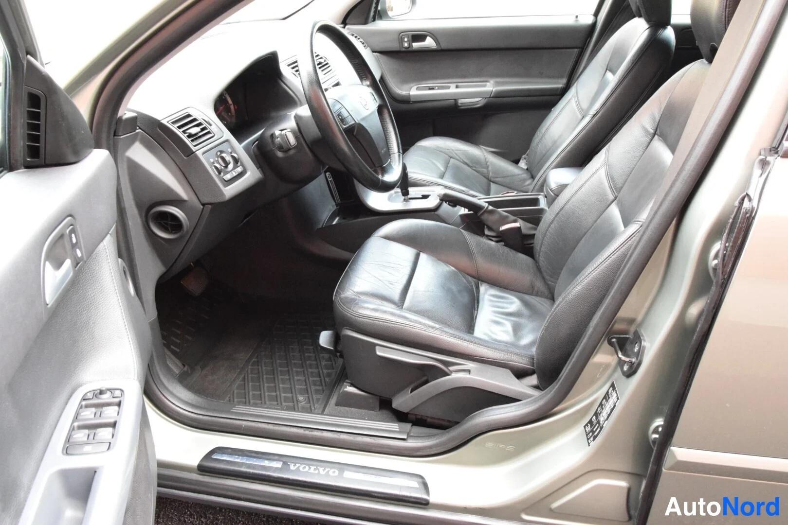Beige Volvo V50 2007, etuistuimet, kuva 12