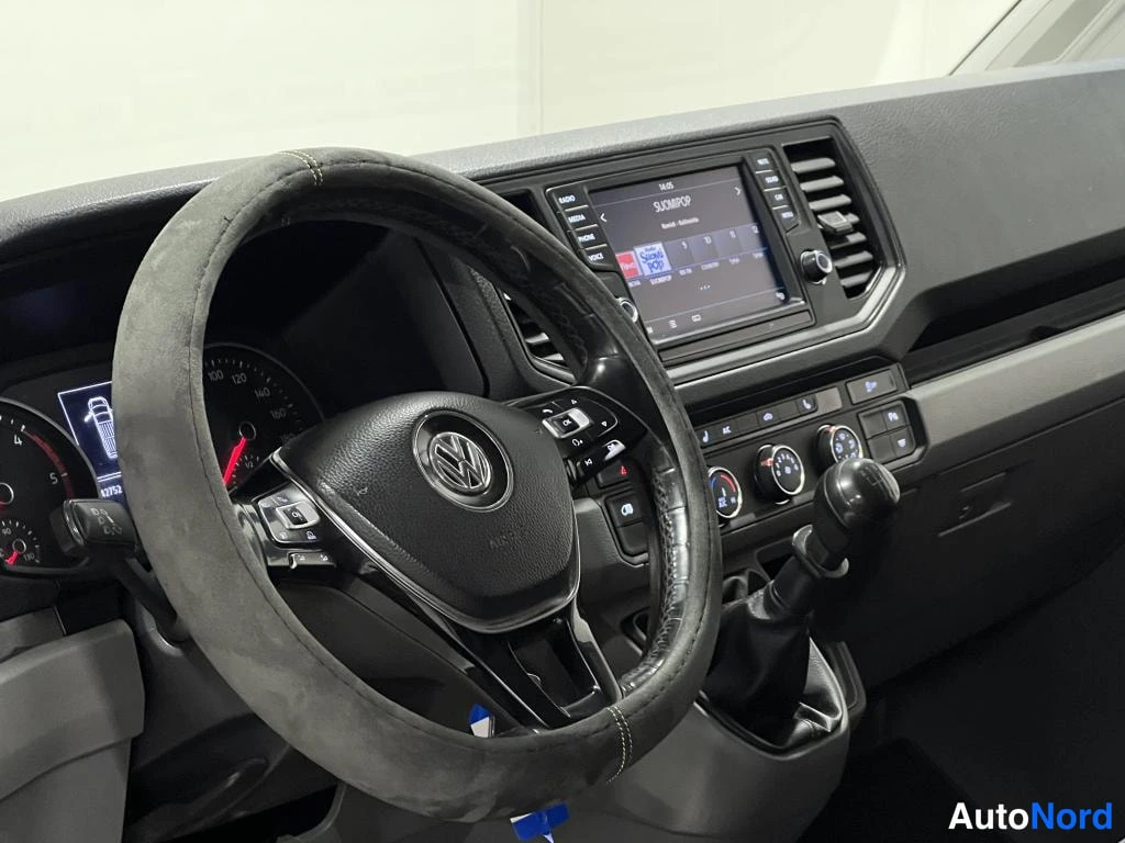 Valkoinen Volkswagen Crafter 2018, yksityiskohta, kuva 13