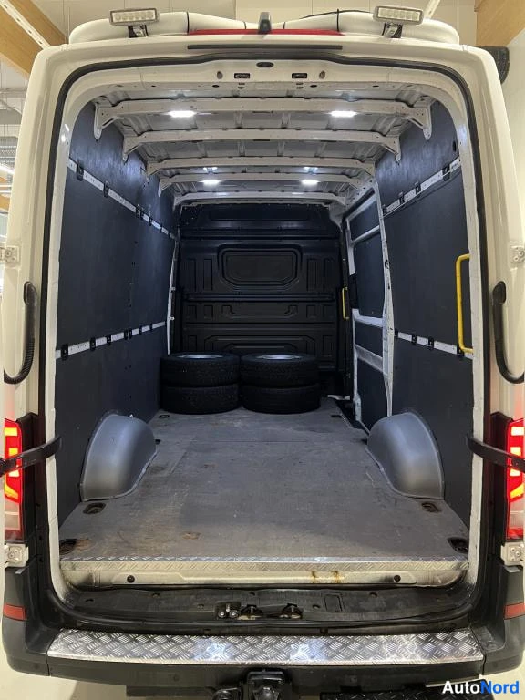 Valkoinen Volkswagen Crafter 2018, tavaratila, kuva 12