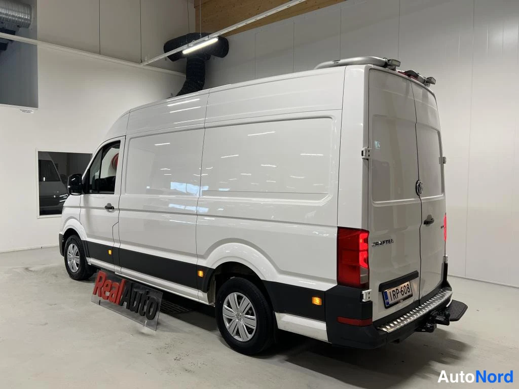 Valkoinen Volkswagen Crafter 2018, takaviisto, kuva 7