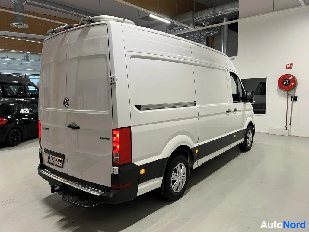 Valkoinen Volkswagen Crafter 2018, takaviisto, kuva 6