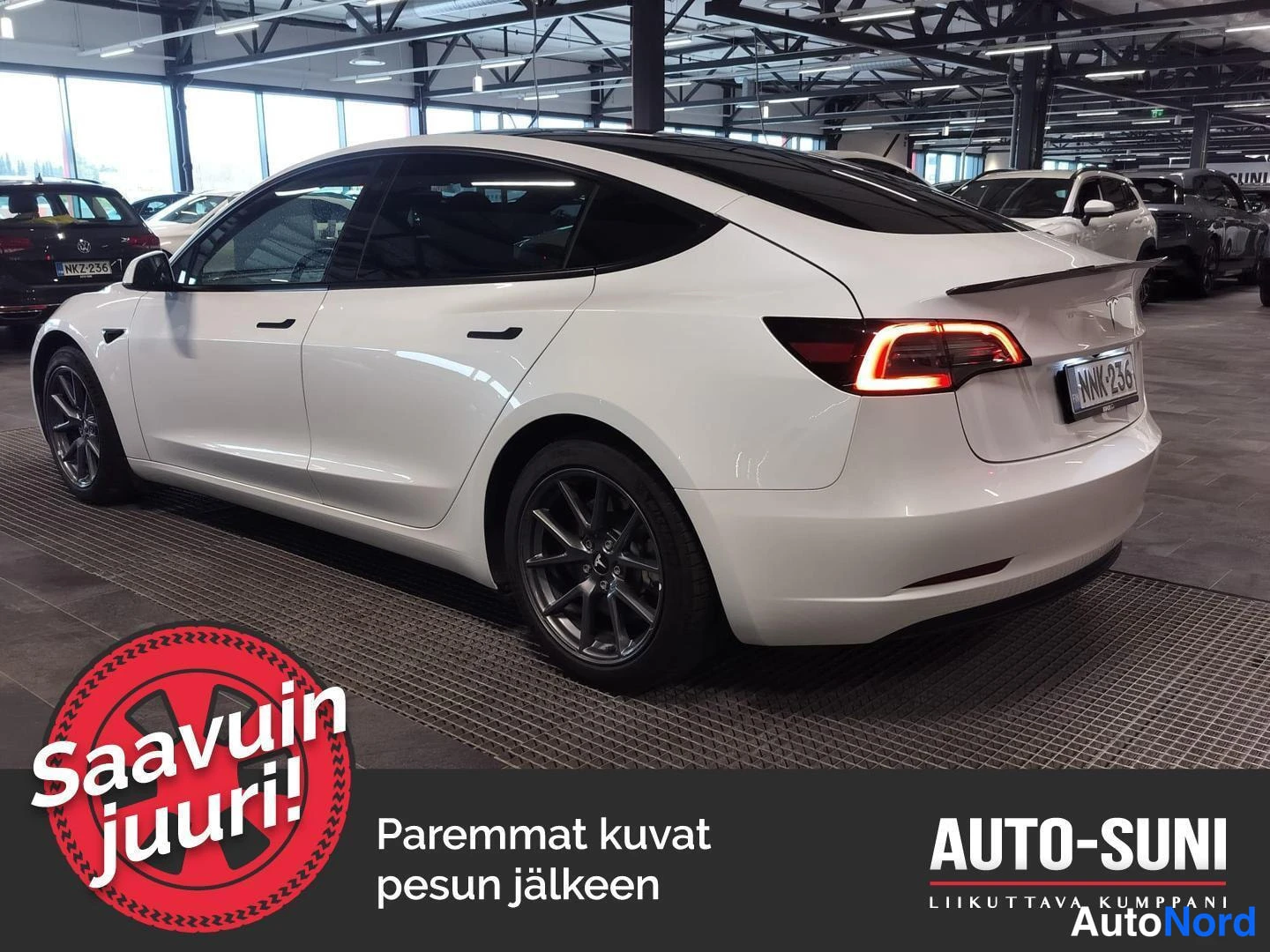 Valkoinen Tesla Model 3 2023, takaviisto, kuva 5