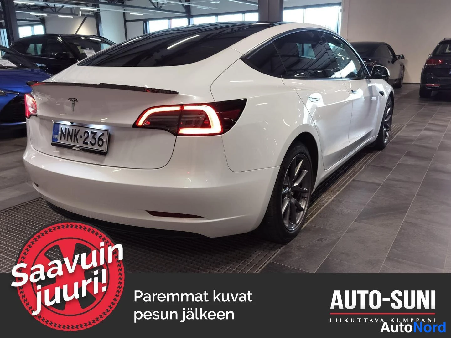 Valkoinen Tesla Model 3 2023, takaviisto, kuva 4