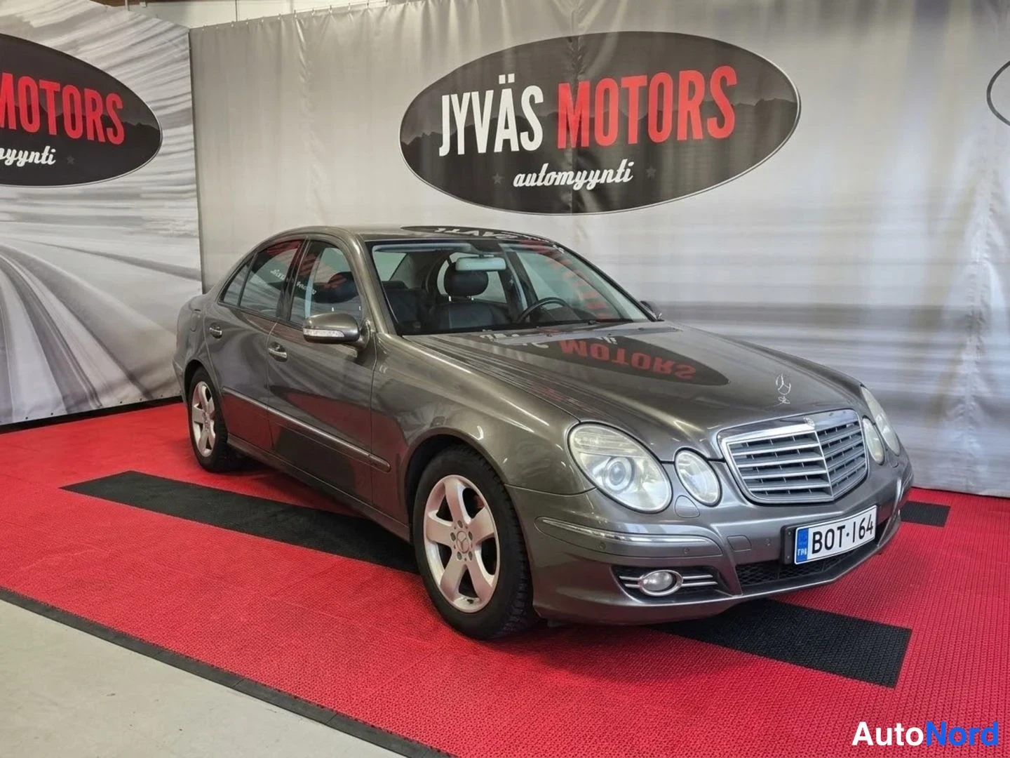 Harmaa Mercedes-Benz E 280 CDI 2007, etuviisto, keula oikealle, kuva 2