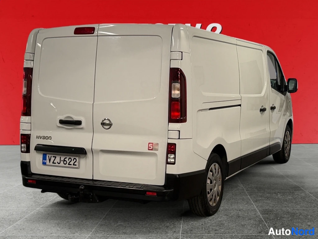 Valkoinen Nissan NV300 2017, takaviisto, kuva 7