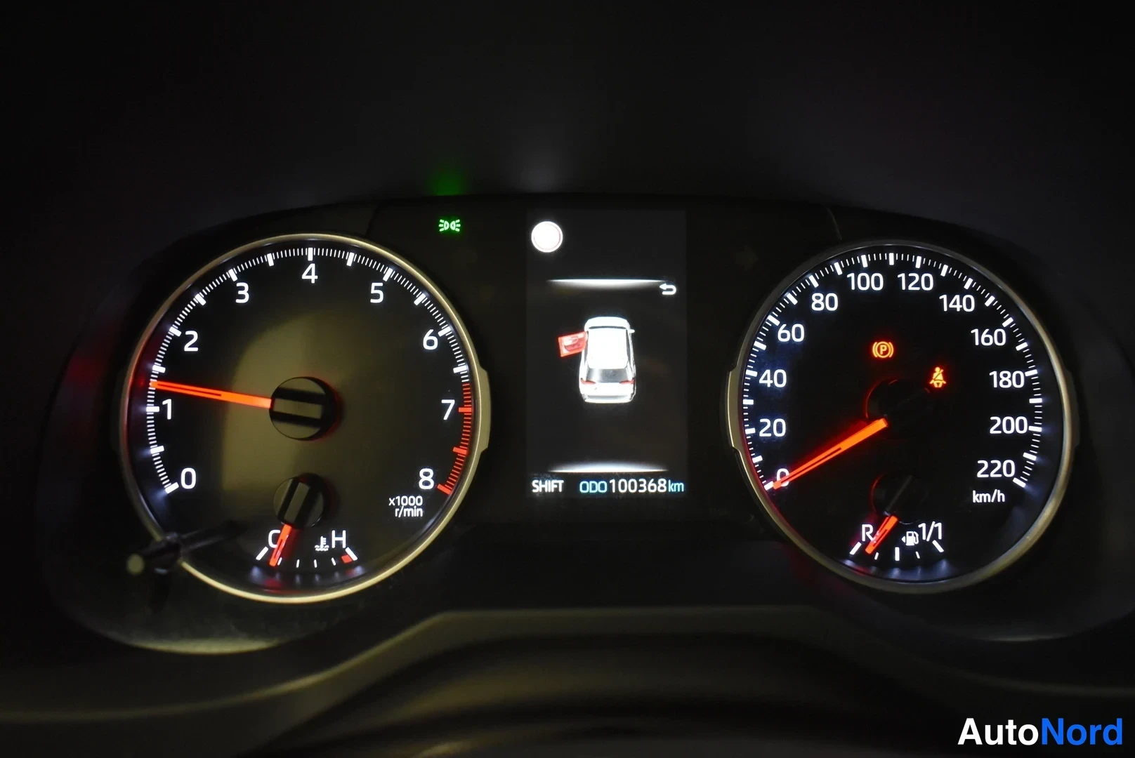 Valkoinen Toyota RAV4 2020, yksityiskohta, kuva 23
