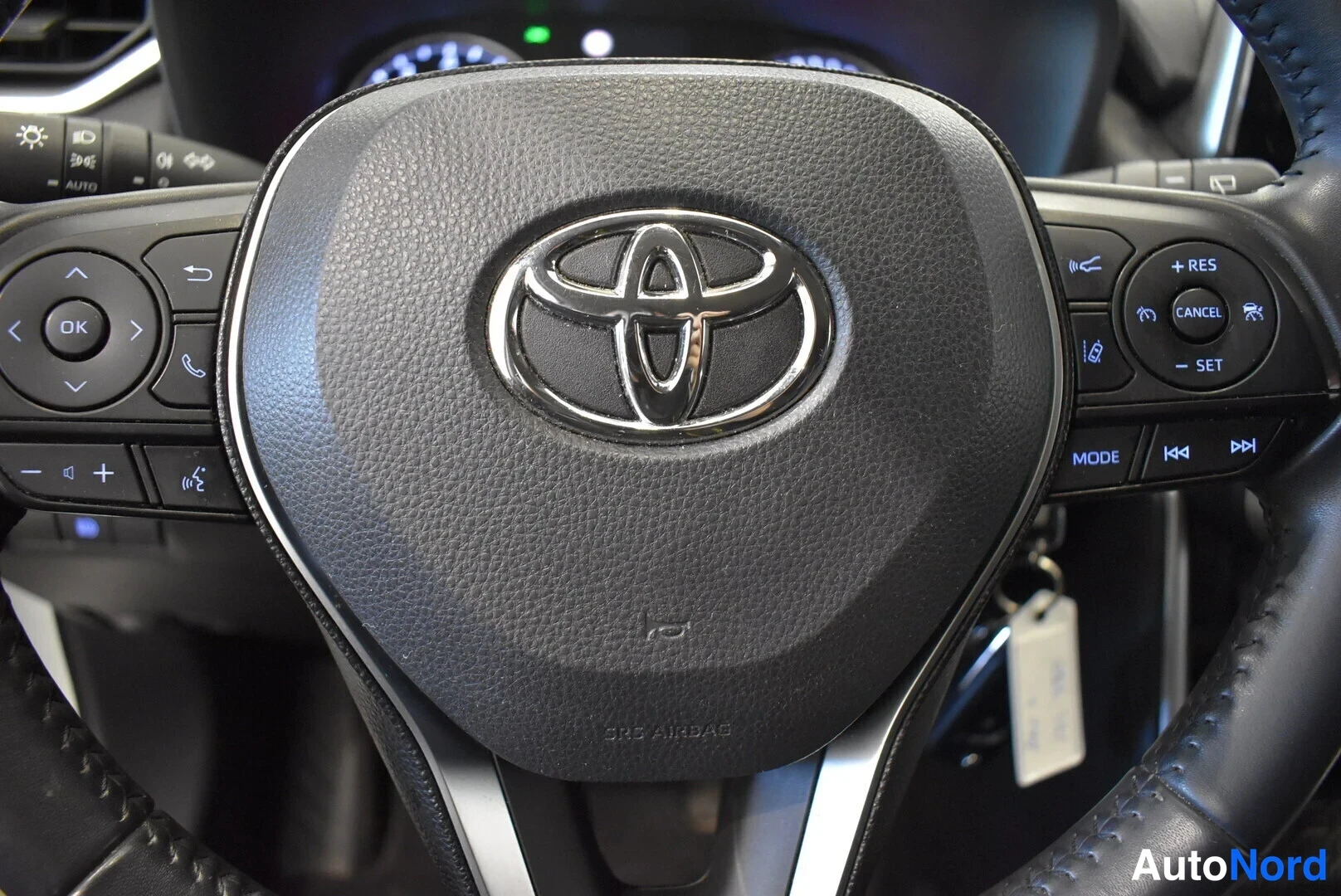 Valkoinen Toyota RAV4 2020, yksityiskohta, kuva 24