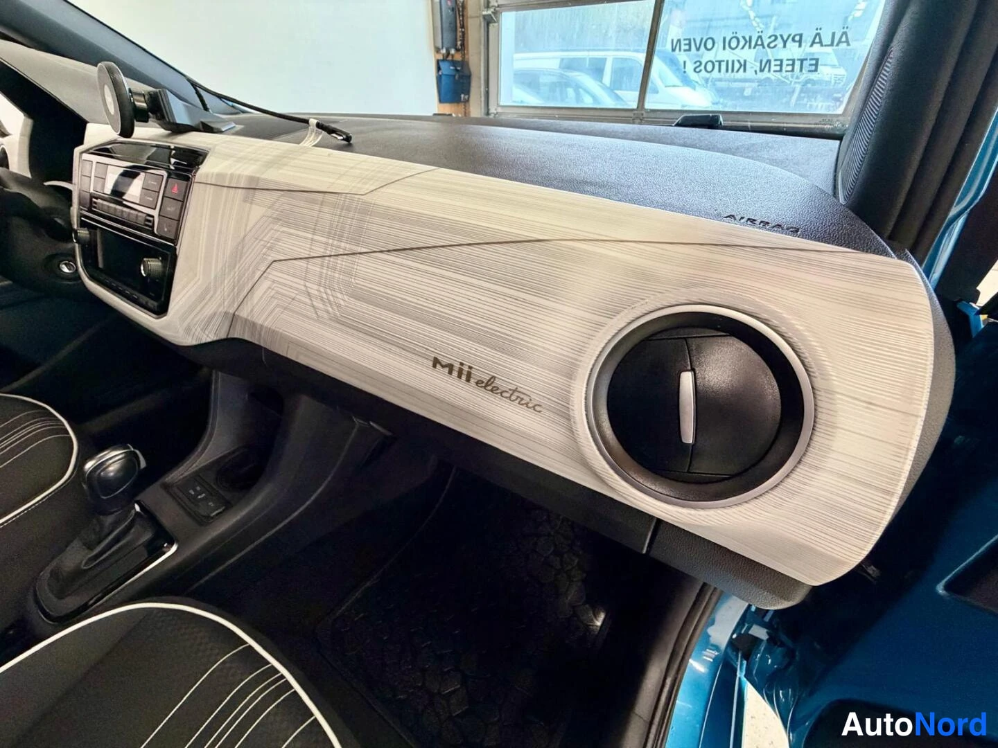 Sininen Seat Mii 2020, ohjaamo, kuva 11