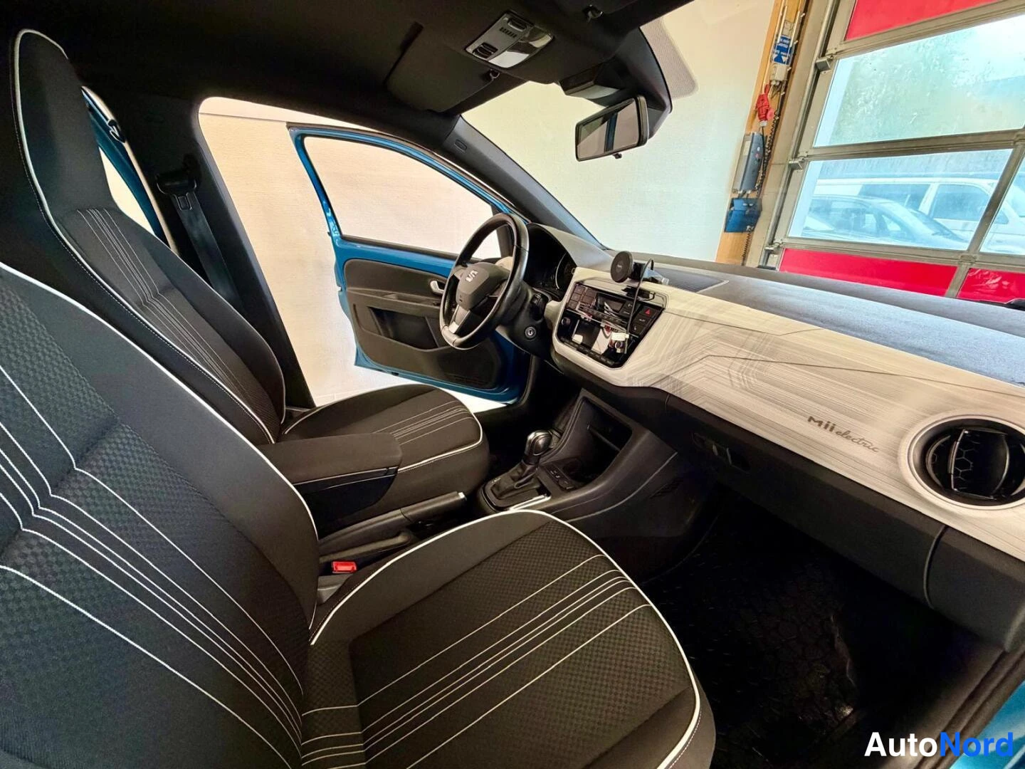 Sininen Seat Mii 2020, ohjaamo, kuva 9
