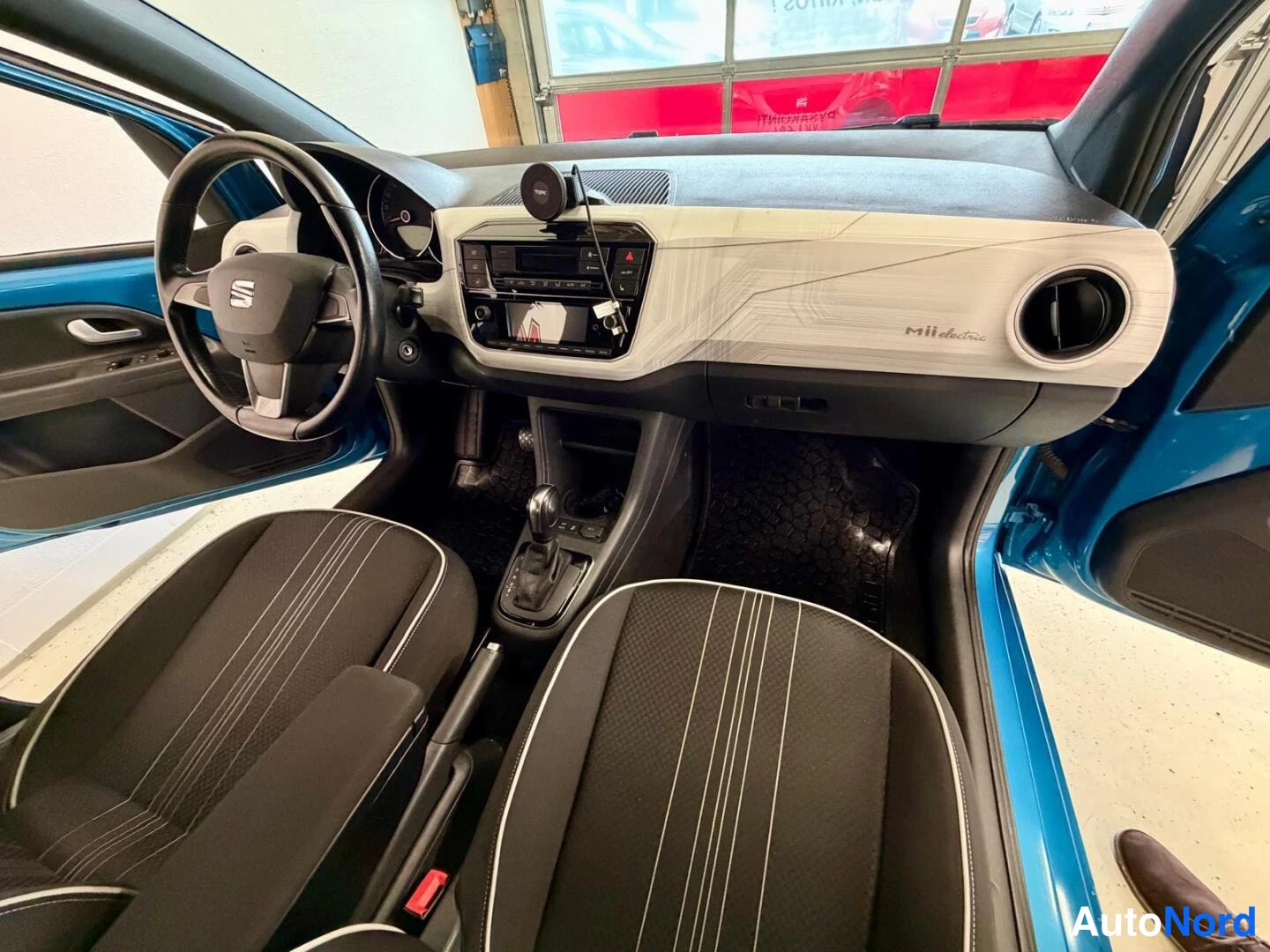Sininen Seat Mii 2020, ohjaamo, kuva 10
