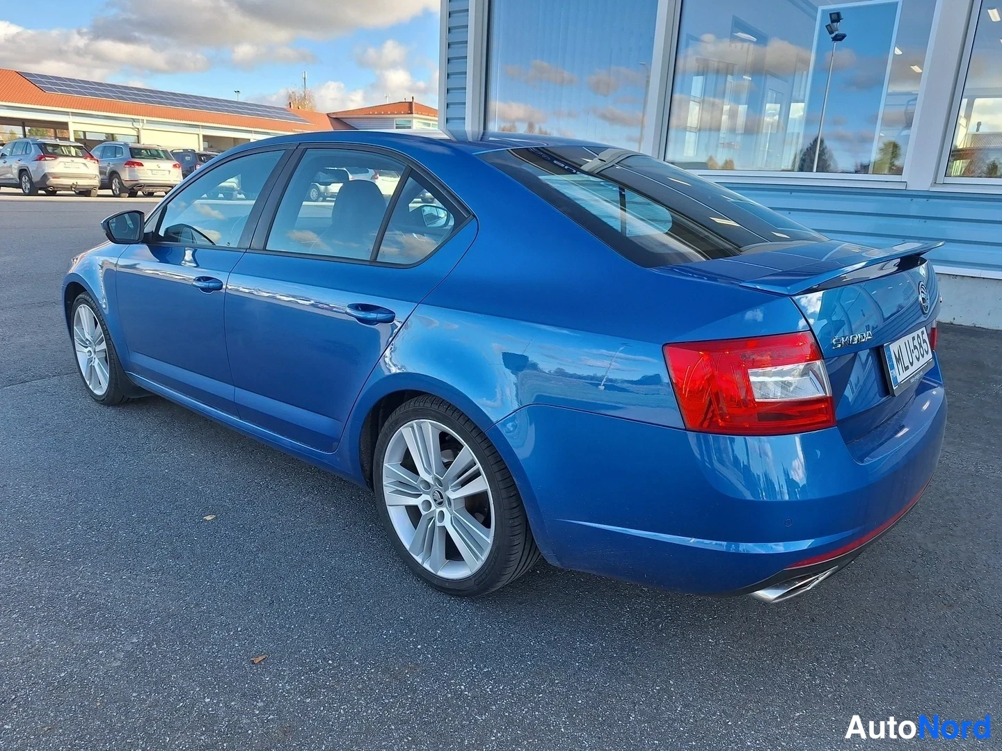 Sininen Skoda Octavia 2014, takaviisto, kuva 4