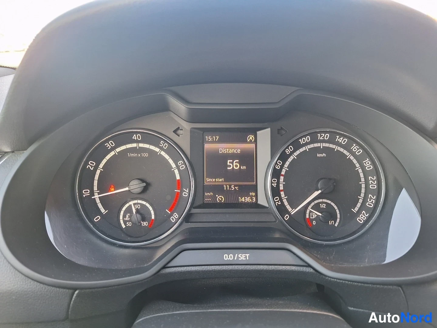 Sininen Skoda Octavia 2014, yksityiskohta, kuva 9