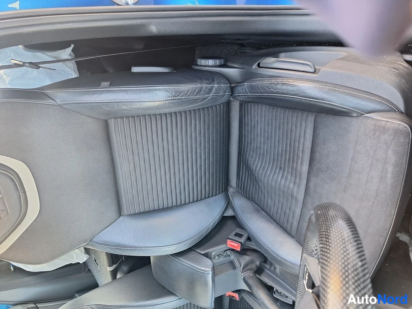 Sininen Skoda Octavia 2014, takaistuimet, kuva 6