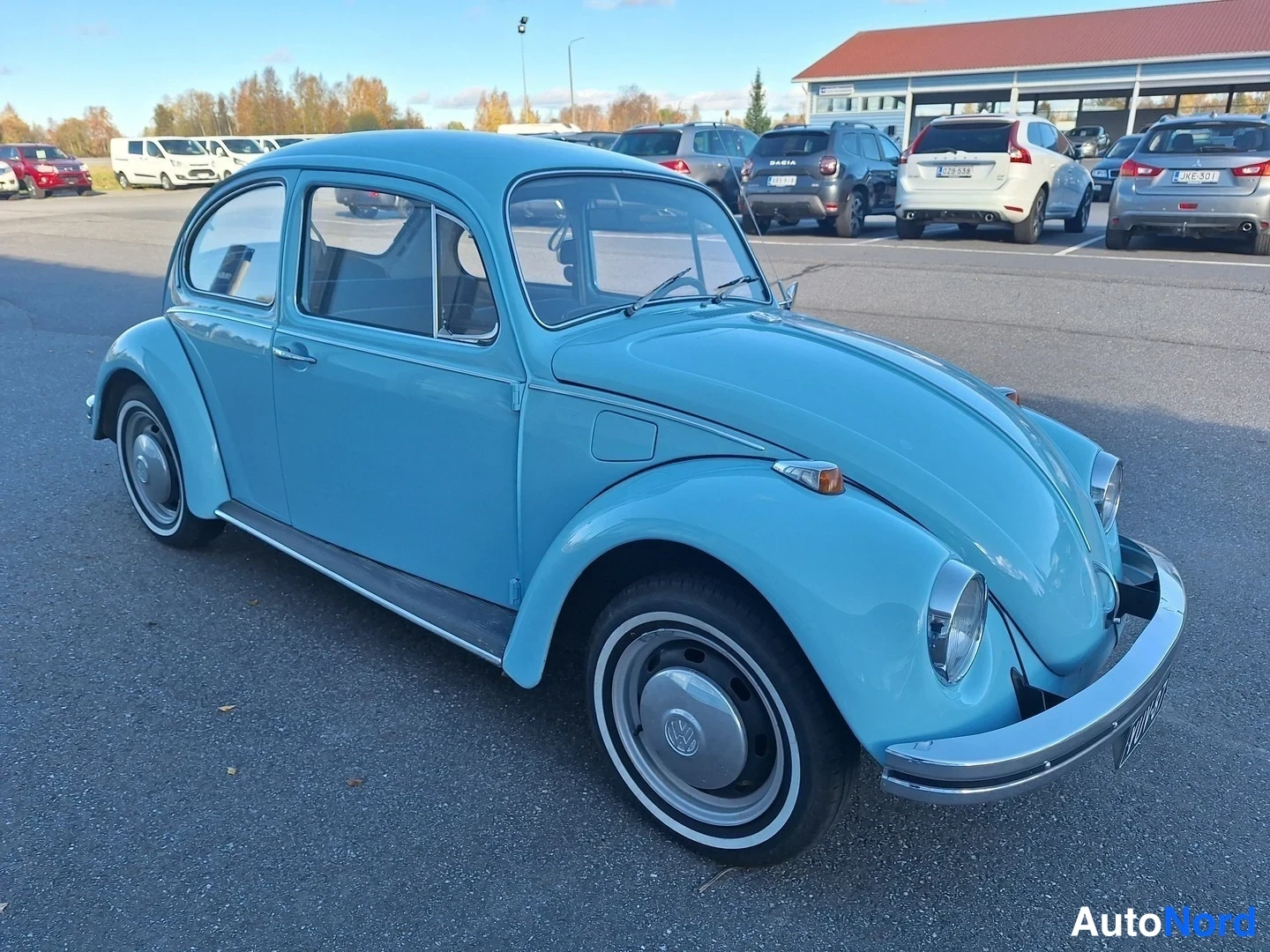 Sininen Volkswagen Kupla 1972, etuviisto, keula oikealle, kuva 2