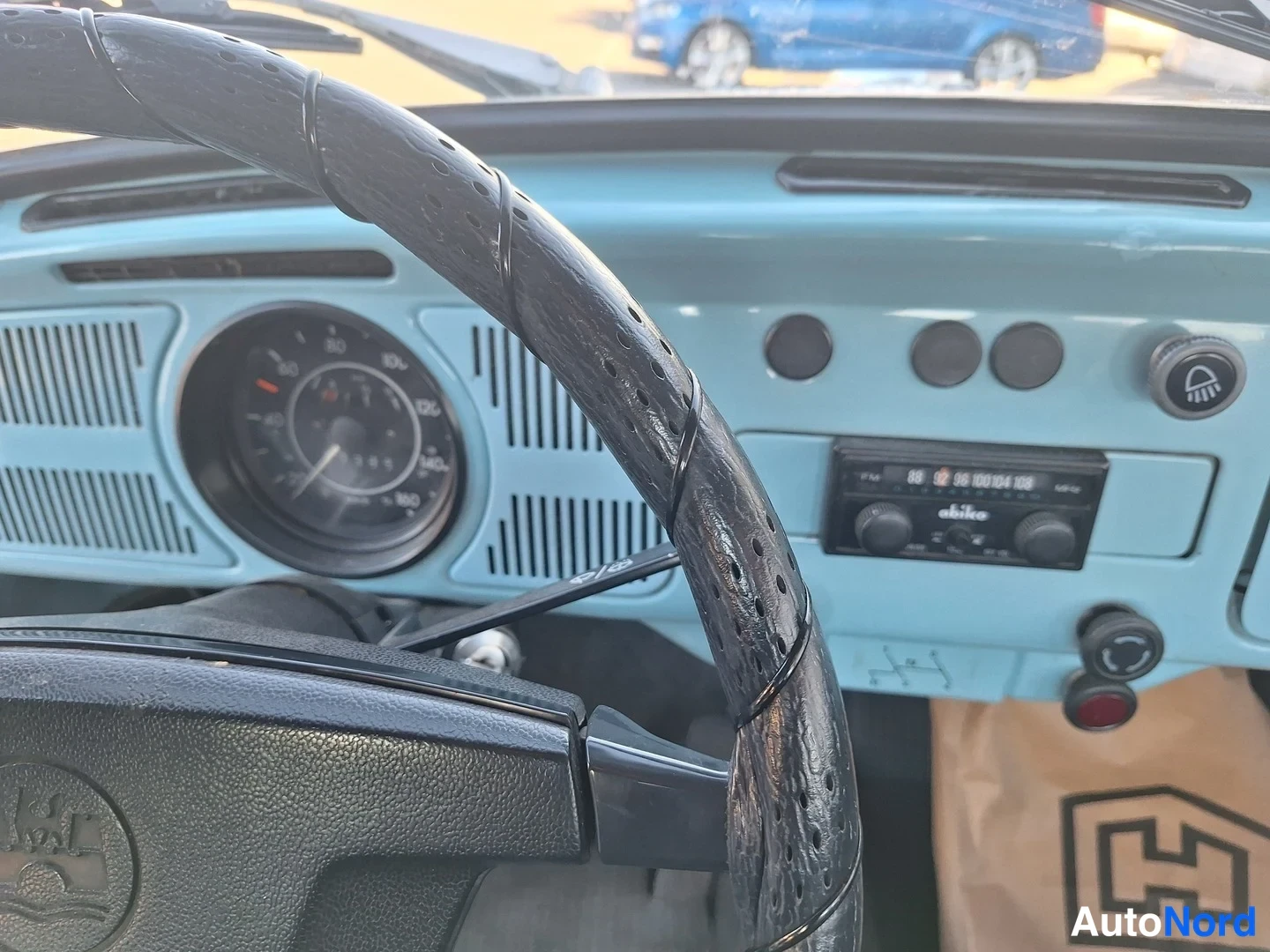 Sininen Volkswagen Kupla 1972, ohjaamo, kuva 8