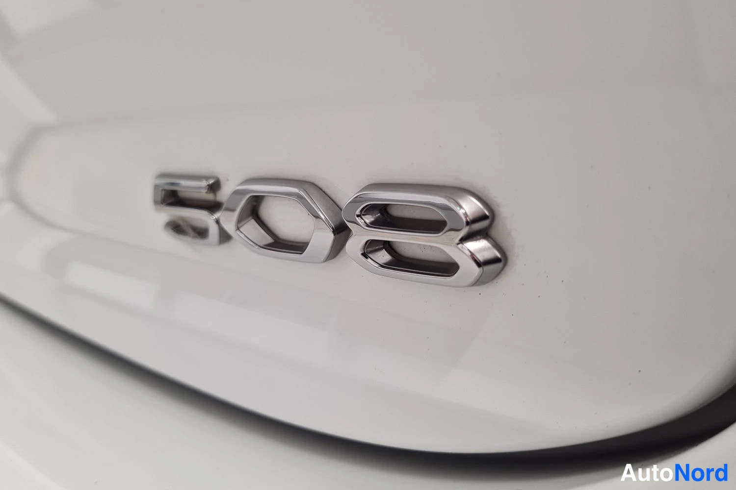 Valkoinen Peugeot 508 2019, yksityiskohta, kuva 23