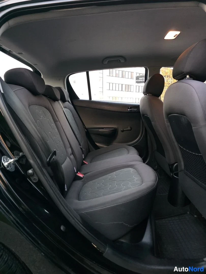 Musta Hyundai i20 2009, takaistuimet, kuva 14