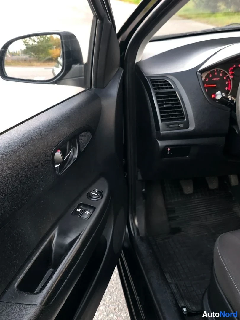 Musta Hyundai i20 2009, yksityiskohta, kuva 19