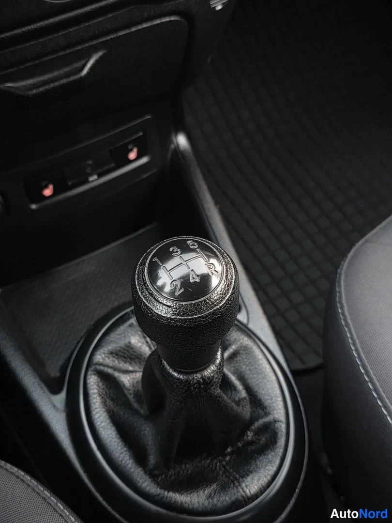Musta Hyundai i20 2009, yksityiskohta, kuva 23